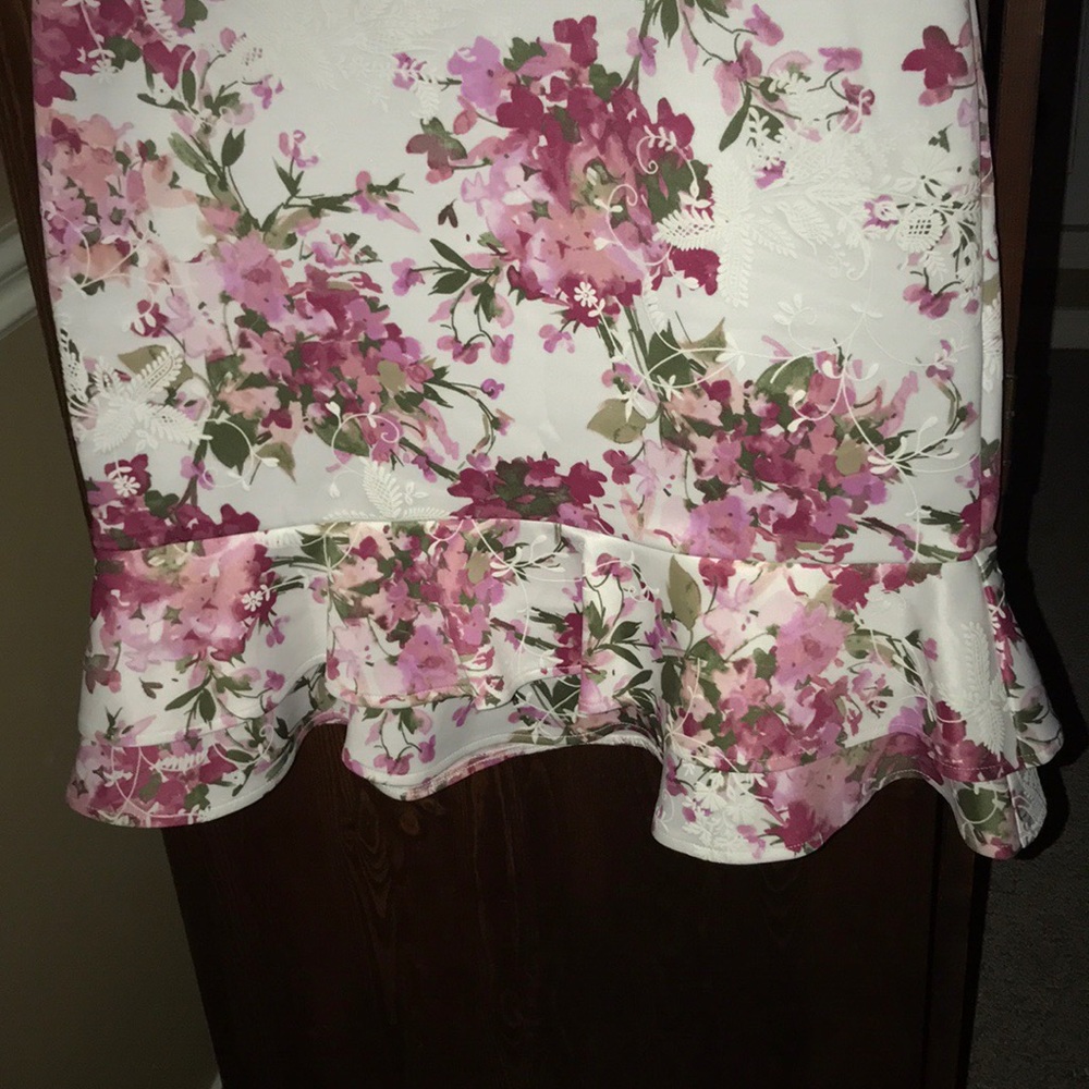 Dress - Picture 2 of 4